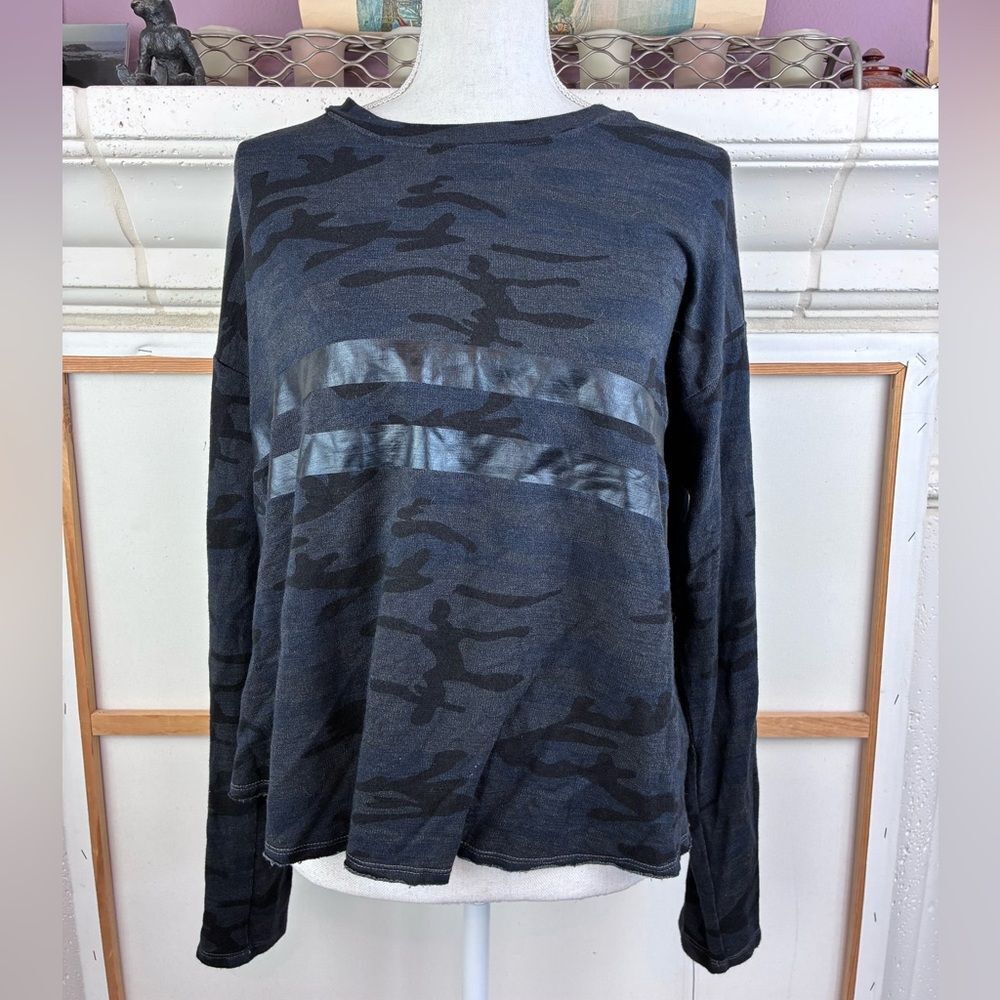 Sundry For Evereve abstract print Long Sleeve Top w/tactile bands on front